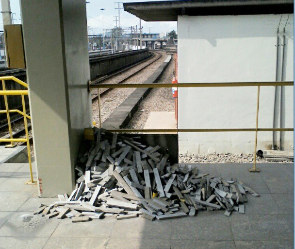 Granito cortado na estação Maracanã, RJ