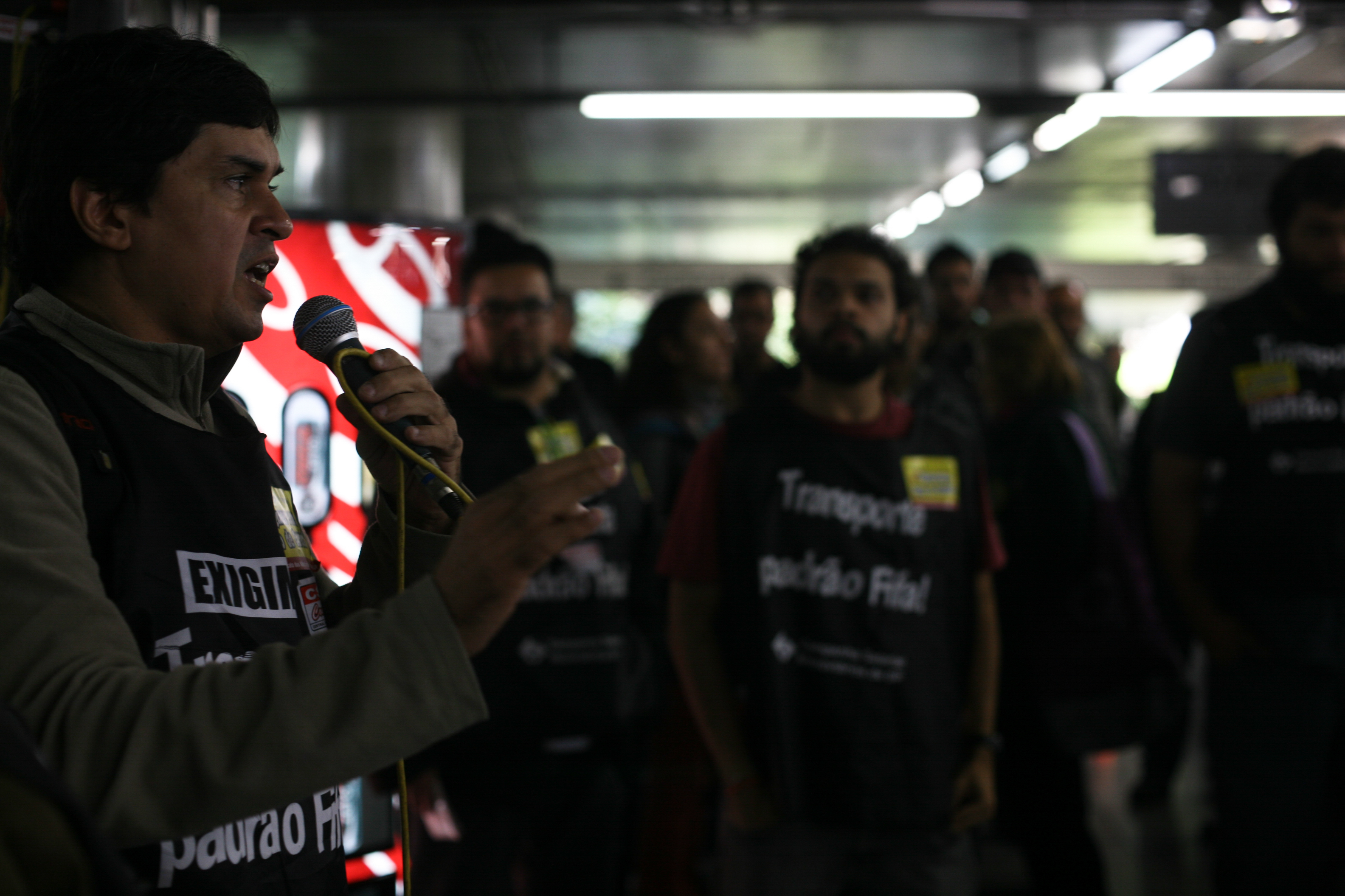 Manifestação dos metroviários de São Paulo na Estação Sé do Metrô, com saída dos trabalhadores que ficaram em frente a categral