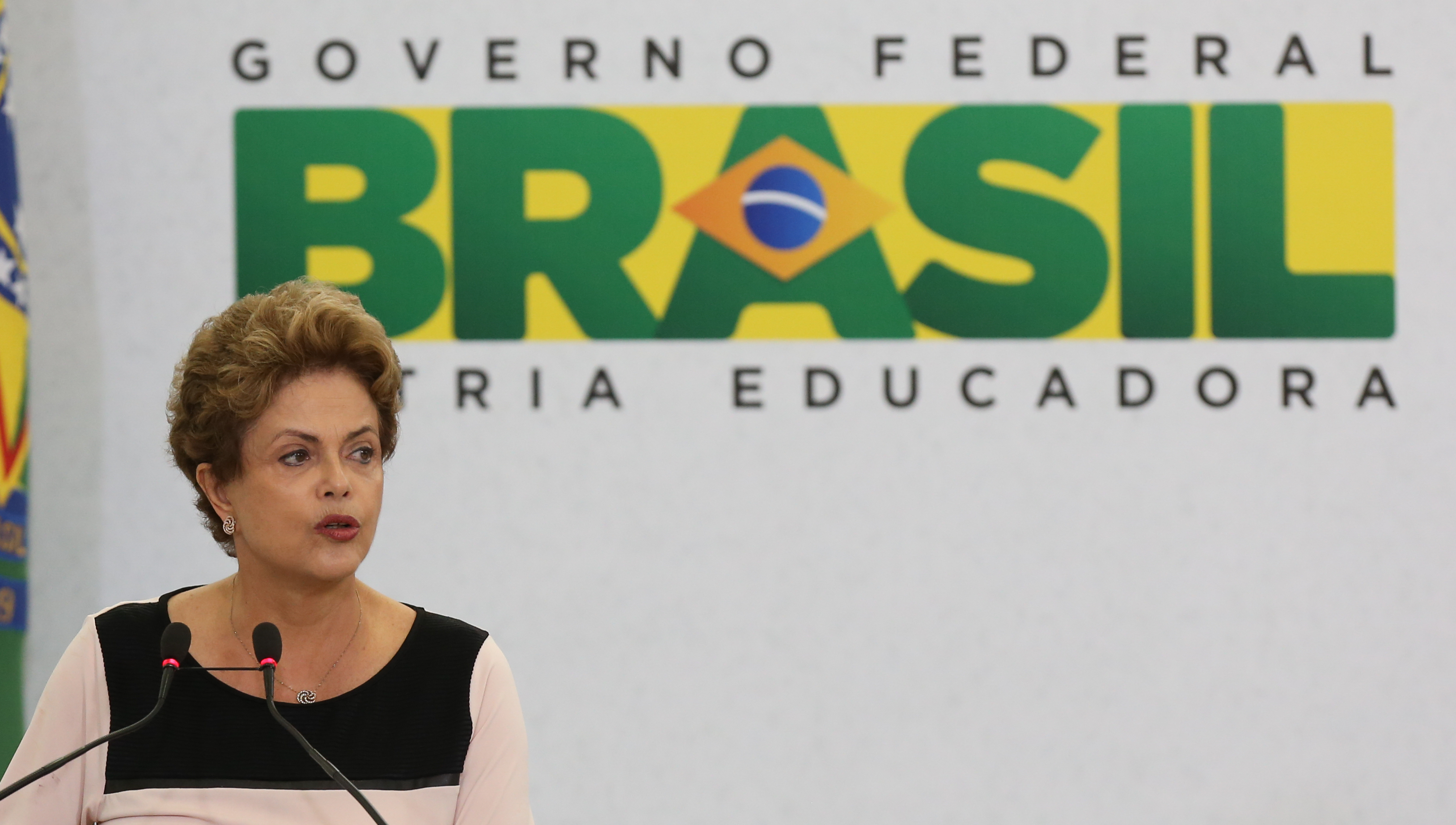 Brasília- DF 11-12-2015 Foto Lula Marques/Agência PT  Presidenta, Dilma, entrega prêmio para o presidente o STF Ministro Ricardo Lewandowski , durante  Cerimônia de entrega do Prêmio Direitos Humanos
2015 - 21ª Edição
Palácio do Planalto