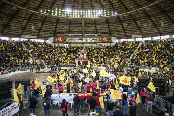 Assembleia da categoria mobiliza milhares de professores