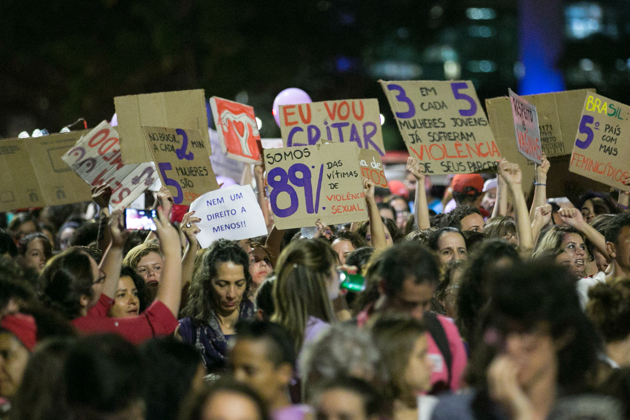 Brasília - Mulheres fazem manifestação por direitos iguais, contra o racismo e contra a violência, na Esplanada dos Ministérios (Fabio Rodrigues Pozzebom/Agência Brasil)